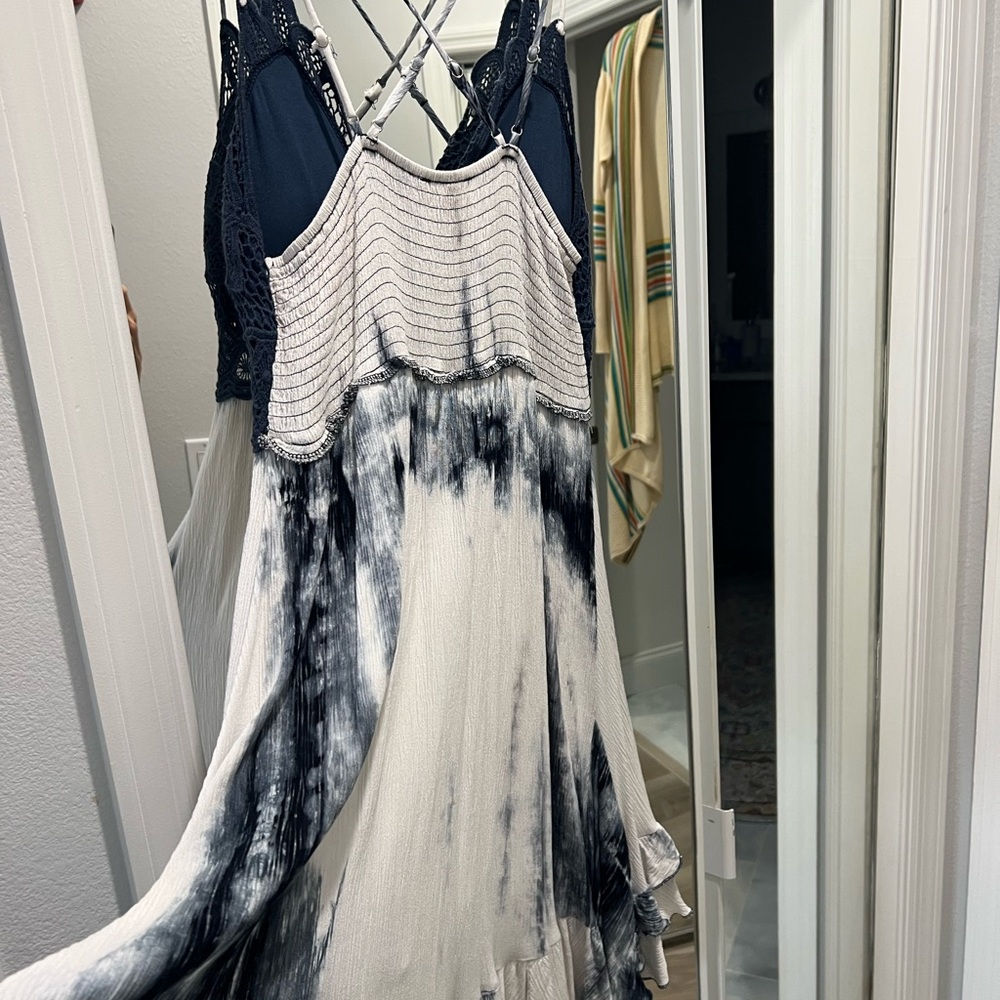 LA MIEL Navy Crochet Bodice Tie-Dye Midi Dress - Picture 2 of 4